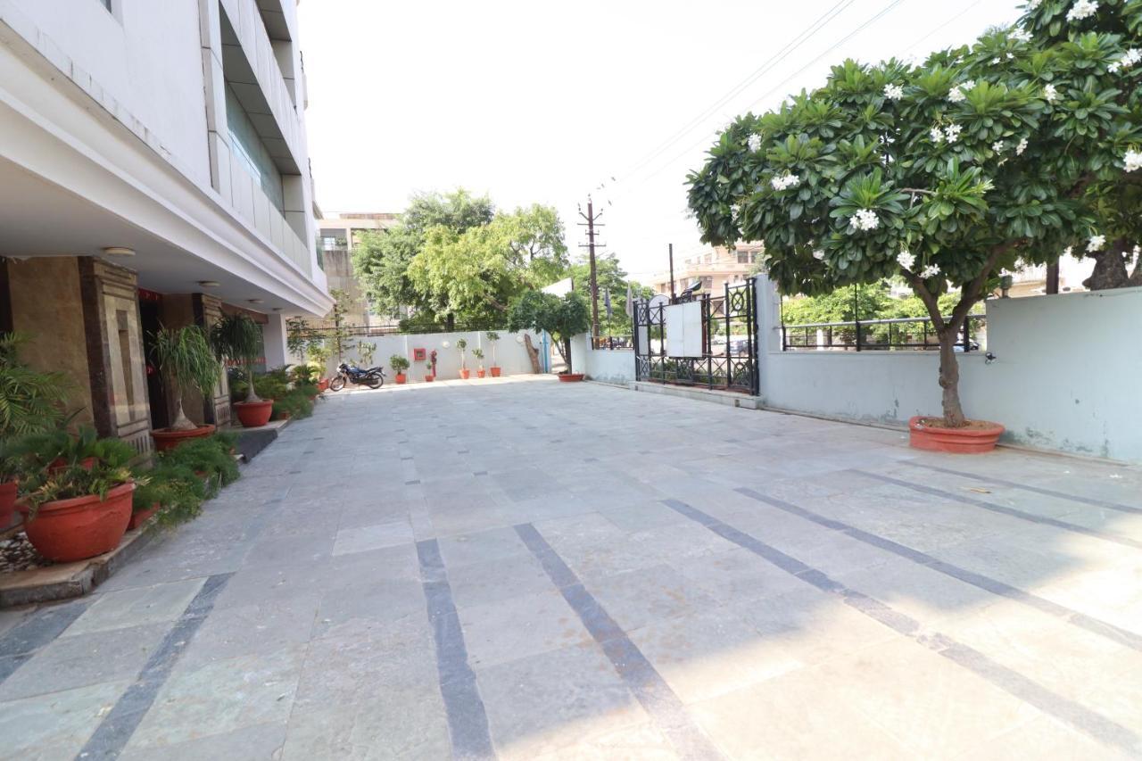 Crestmont Ashapurna Jaipur, Banipark Hotel Exterior photo