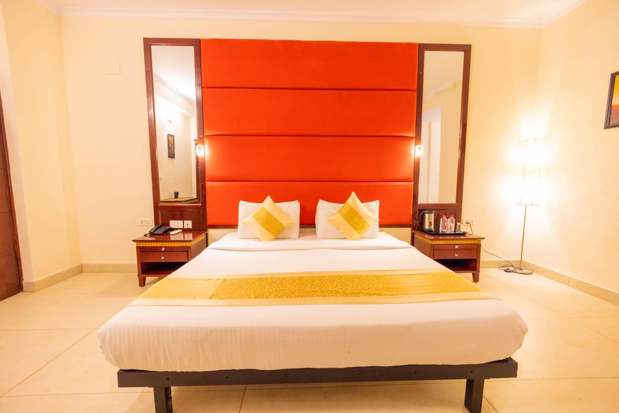 Crestmont Ashapurna Jaipur, Banipark Hotel Exterior photo